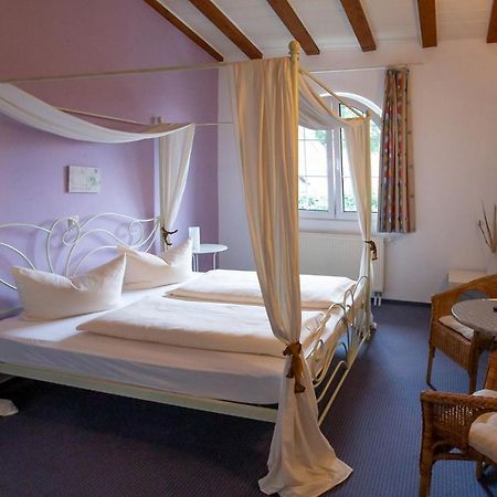 Hotel Schlosshof Dolgesheim Bagian luar foto