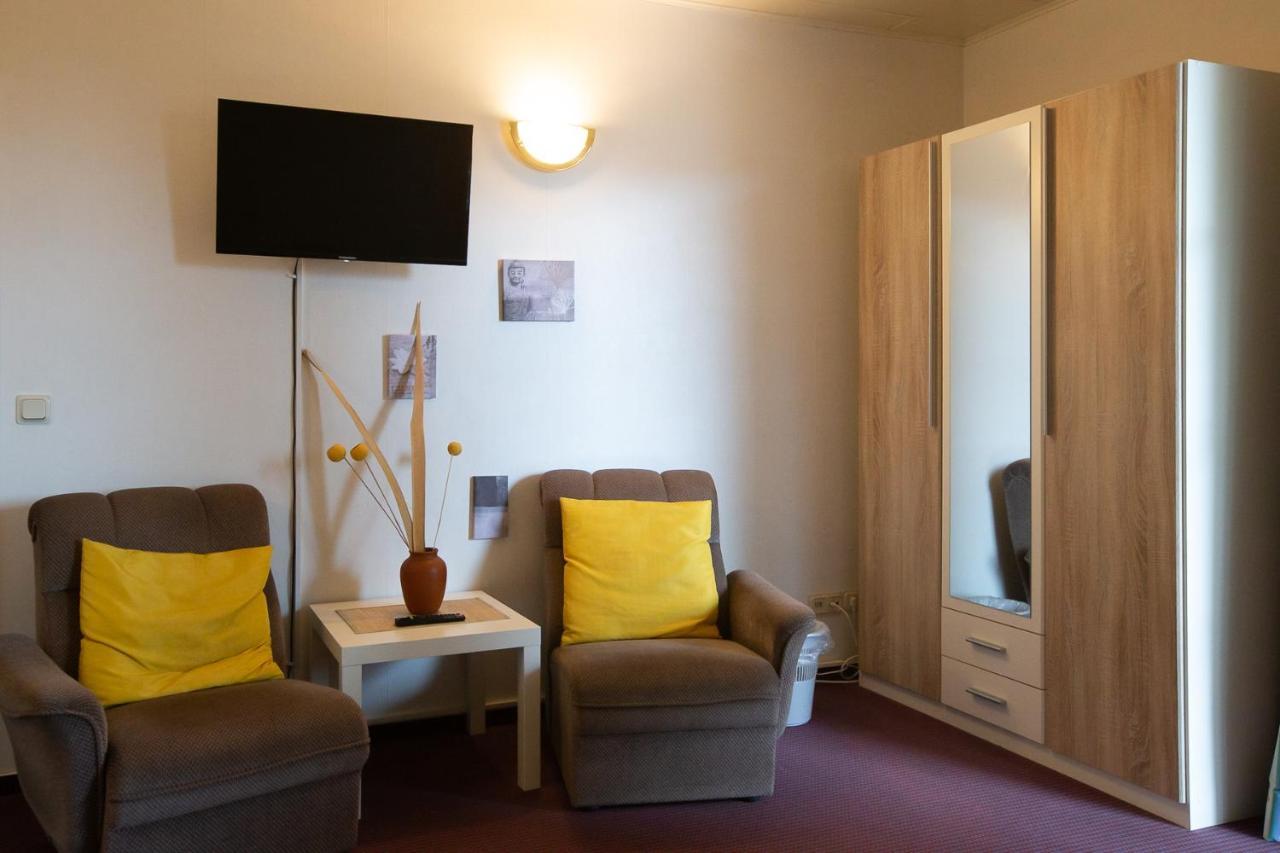 Hotel Schlosshof Dolgesheim Bagian luar foto