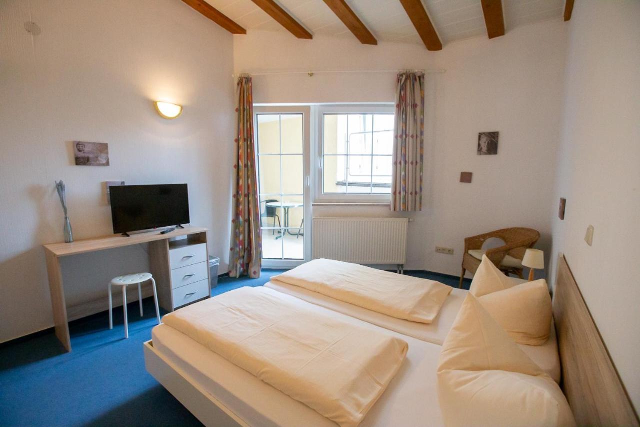 Hotel Schlosshof Dolgesheim Bagian luar foto