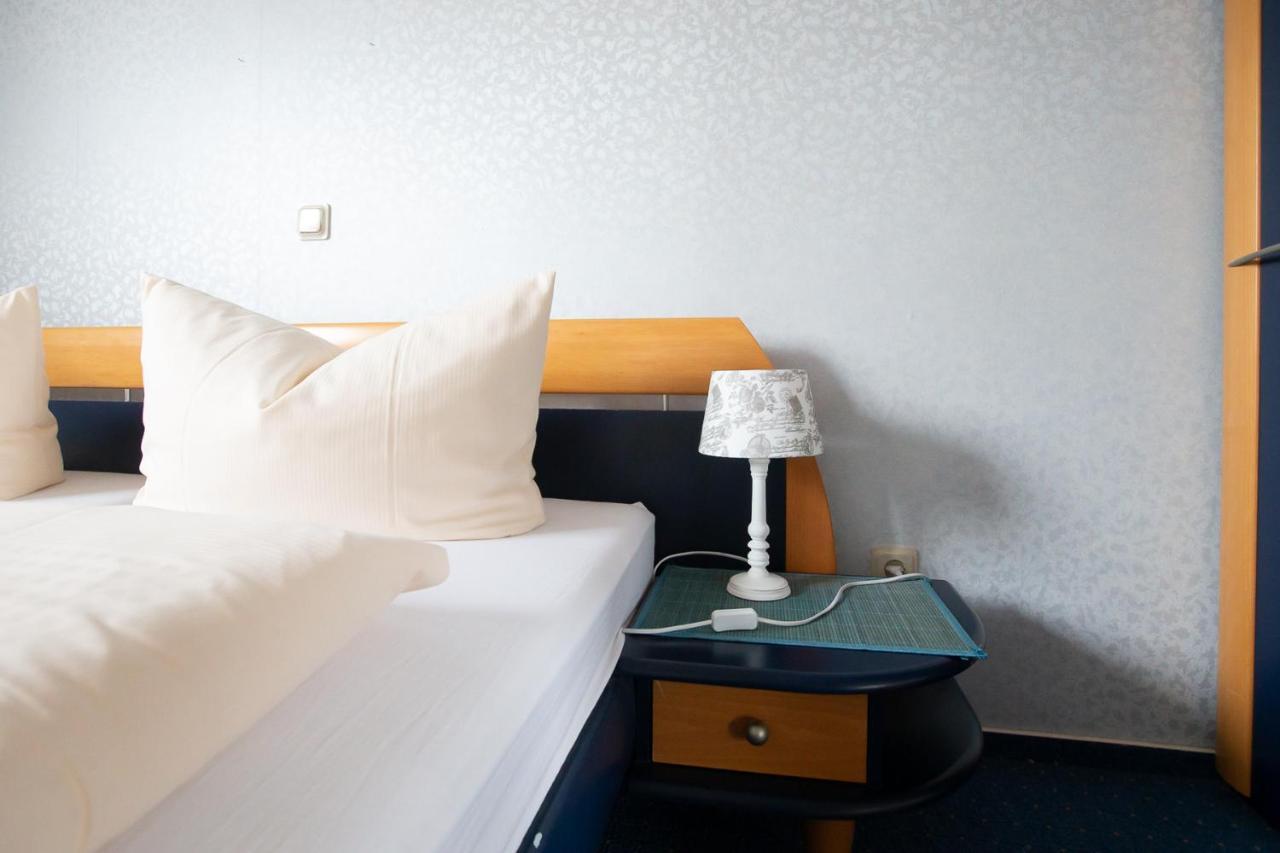 Hotel Schlosshof Dolgesheim Bagian luar foto