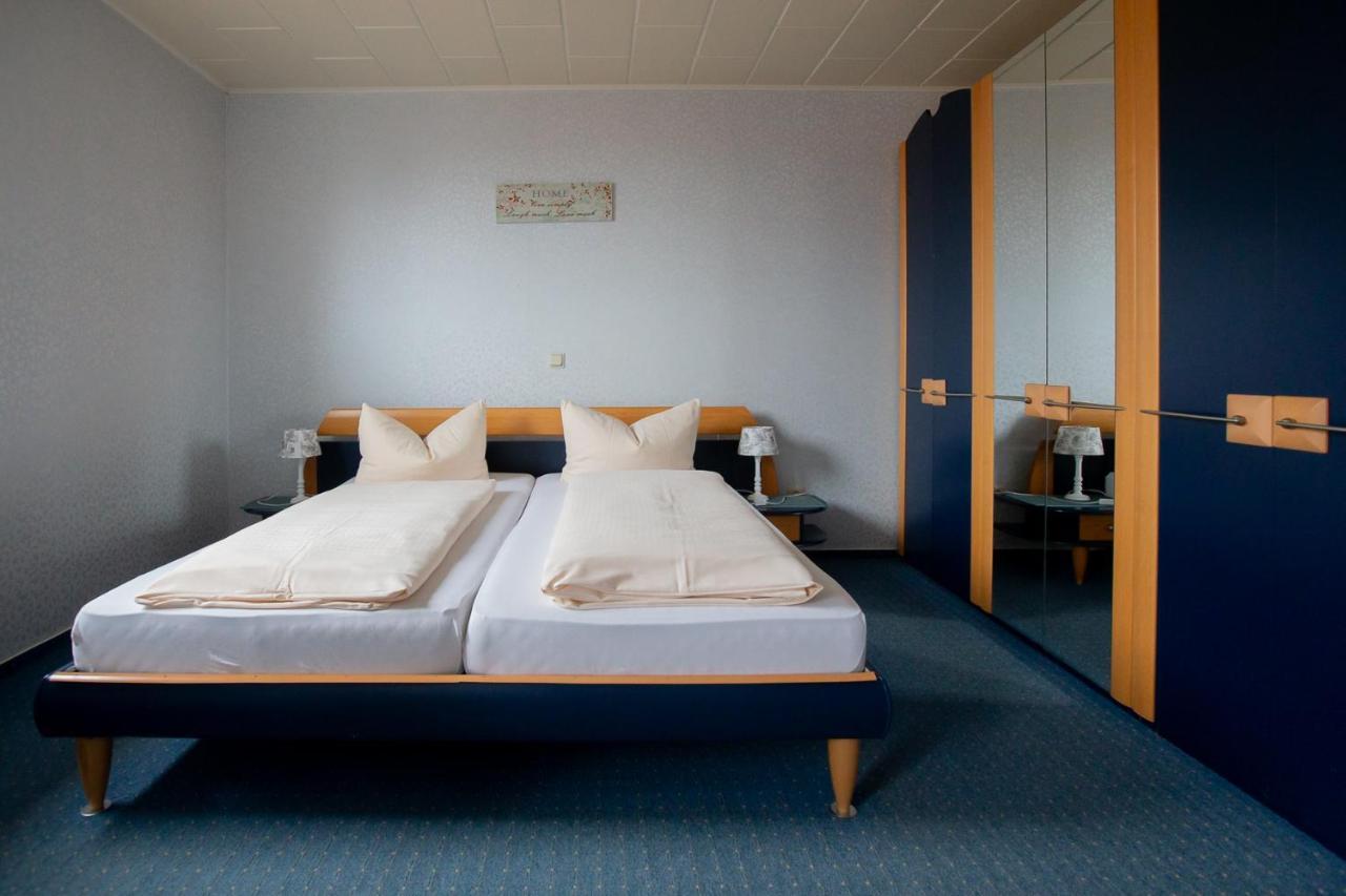 Hotel Schlosshof Dolgesheim Bagian luar foto