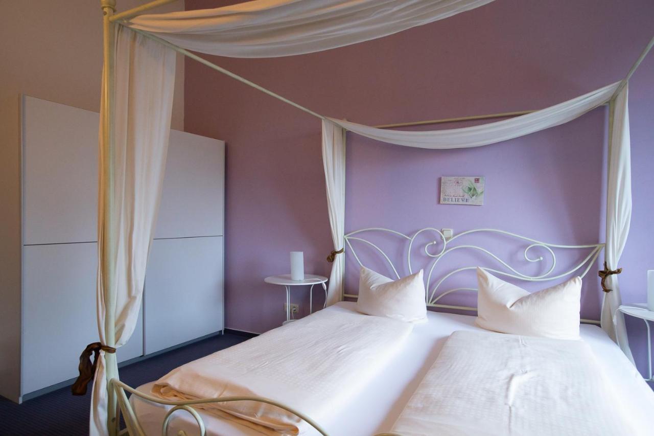 Hotel Schlosshof Dolgesheim Bagian luar foto