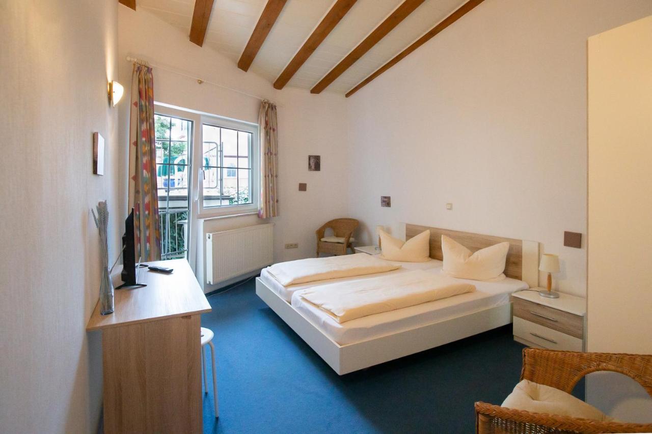 Hotel Schlosshof Dolgesheim Bagian luar foto