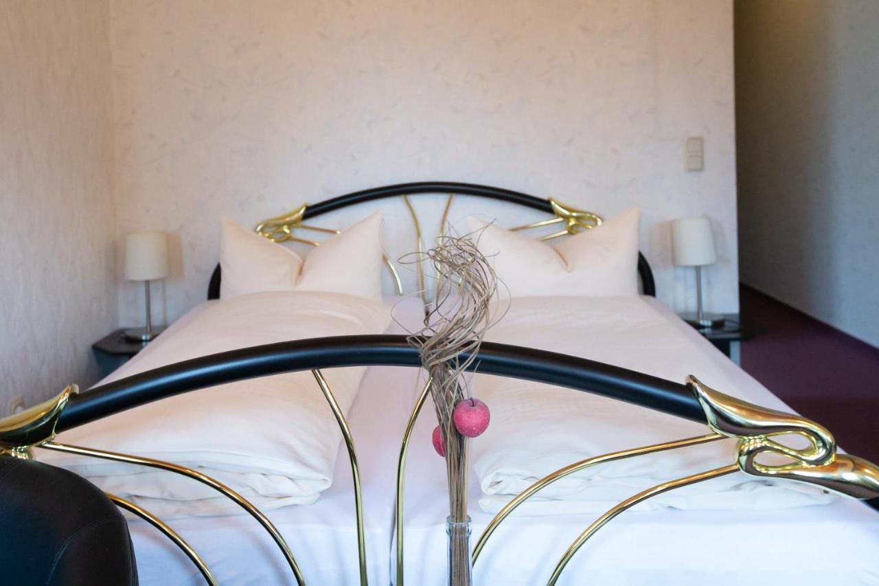 Hotel Schlosshof Dolgesheim Bagian luar foto