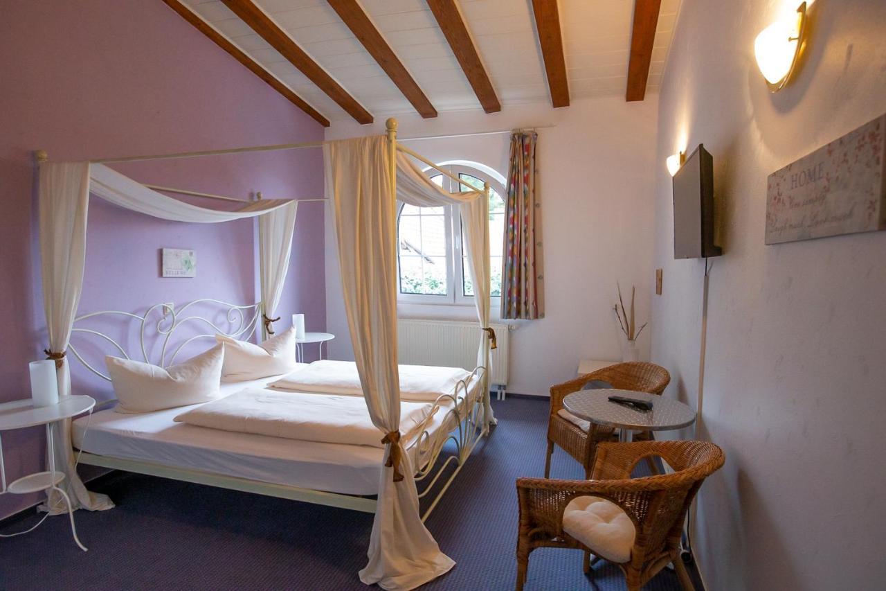 Hotel Schlosshof Dolgesheim Bagian luar foto