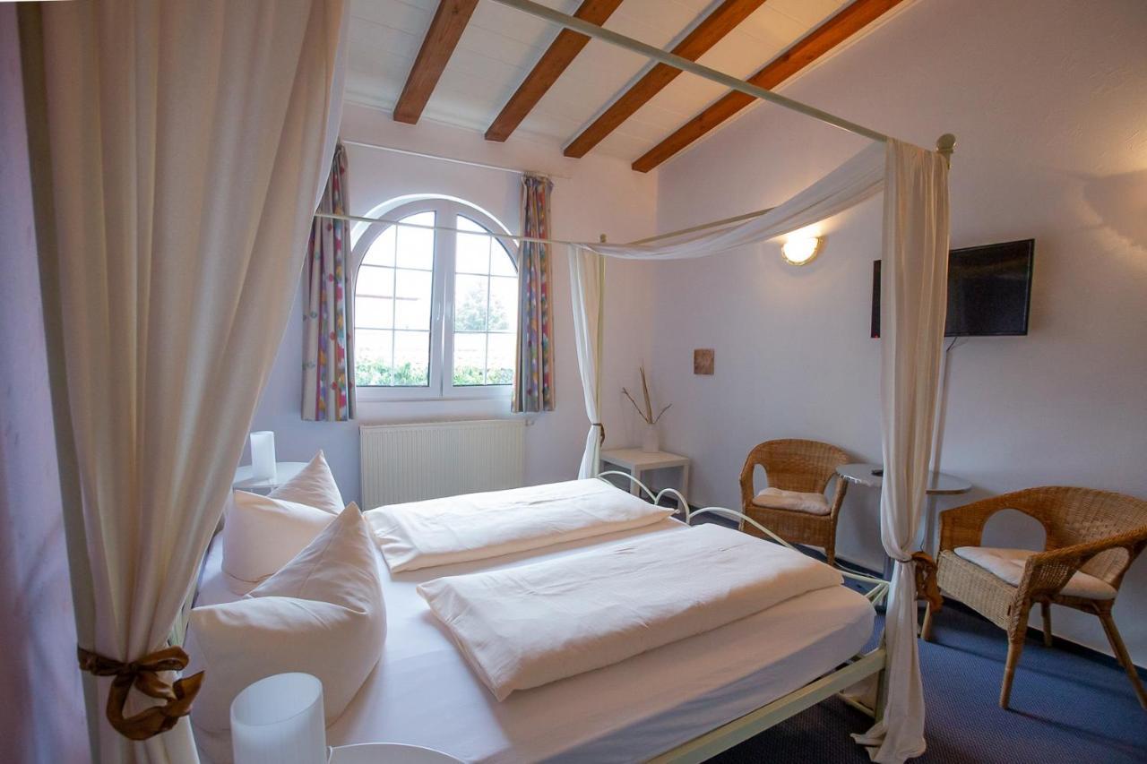 Hotel Schlosshof Dolgesheim Bagian luar foto