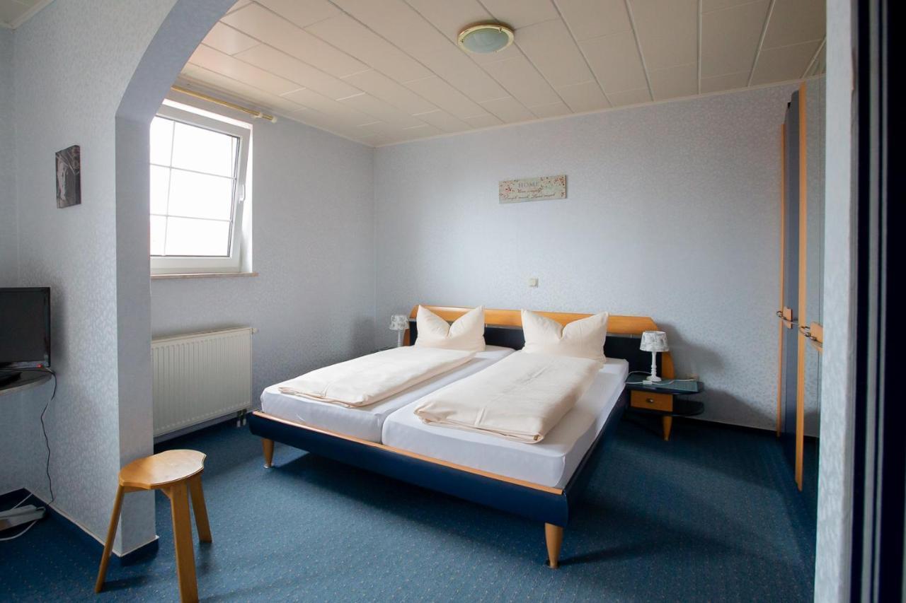 Hotel Schlosshof Dolgesheim Bagian luar foto
