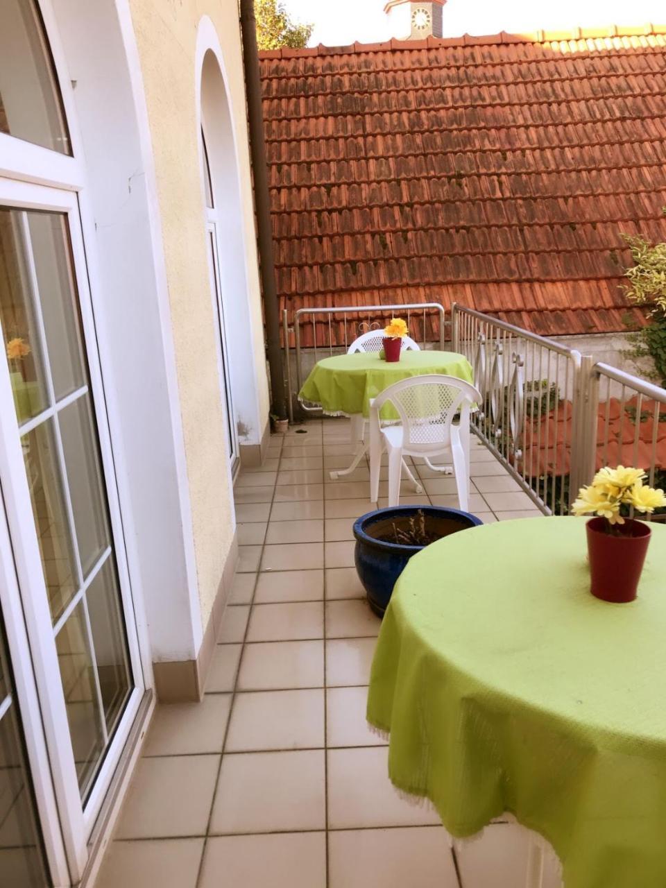 Hotel Schlosshof Dolgesheim Bagian luar foto